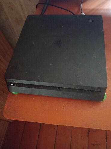 PS4 (Sony Playstation 4): Ps4 təcili satılır sadece biraz ses edir oda tozu var vaxt edib