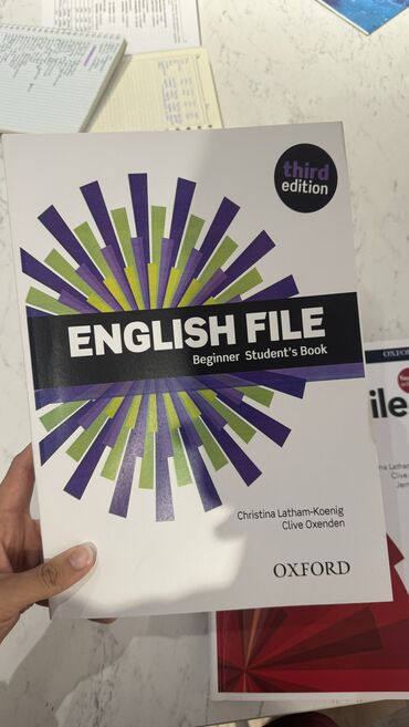 история учебник: Продам учебники ENGLISH FILE, 3 уровня, каждый по 350 сом. Все три