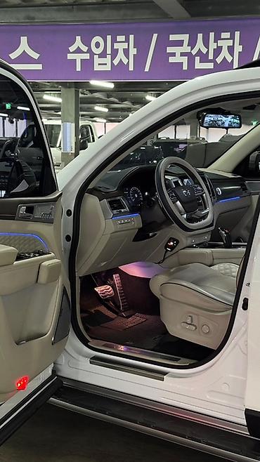 Другие детали кузова: Внедорожник (белый кузов, белый элементы) Ключевые особенности: - — 9