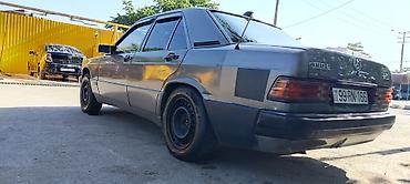 tesla model 3: Mercedes-Benz 190 (W201): 2 l | Sedan — 9