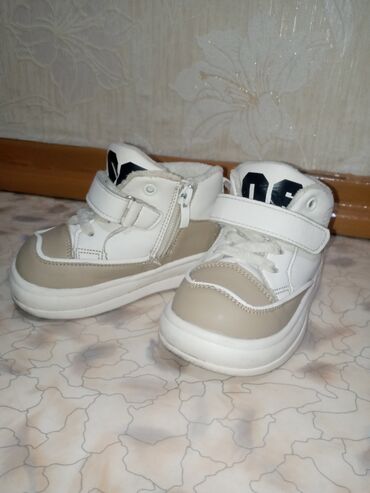 Детская обувь: ✨Всё за 500 сом!!! Ботинок на флисе 25 размера, подходит на 24 — 2