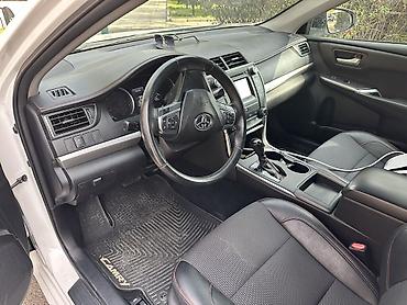 авто бизнес: Toyota Camry - Просторный 5‑местный седан с тканево‑кожаной отделкой — 5