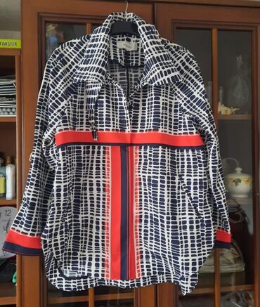 демисезонную куртку 54 размера: Куртка новая, с этикеткой, водонепроницаемая, без подклада