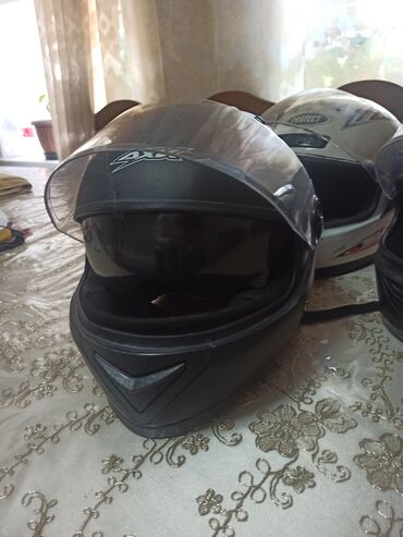 Шлемы: Продаю мото шлем состояние среднее цена 2500 только самовывоз