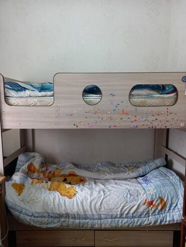 Другая детская мебель: Кровать двухъярусная 
7500
бу
состояние выше среднего