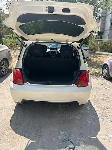 byd e1: Toyota Ist: 2004 г., 1.3 л, Автомат, Бензин, Хэтчбэк — 8