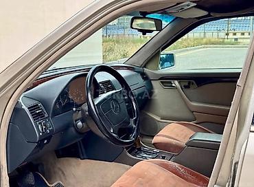 mersedes 111: Mercedes-Benz C-Class sedan (W202) - Kuzov: 4 qapılı sedan, bej rəng — 2