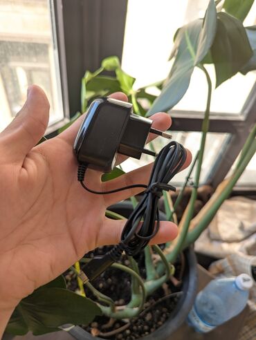 отдам даром телефон: Блок питания (черный) под microUSB. Абсолютно новый и полностью