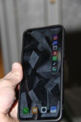 Mobil telefonlar üçün digər aksesuarlar: Məhsul: Smartfon üçün qoruyucu örtük (case) Təsvir: - Rəng: qara - — 4