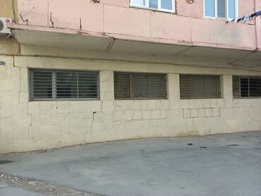 Anbar və emalatxanalar: 5 mertebeli binanin 1ci mertebesi 125kv 6 otaq elave kalidor iki