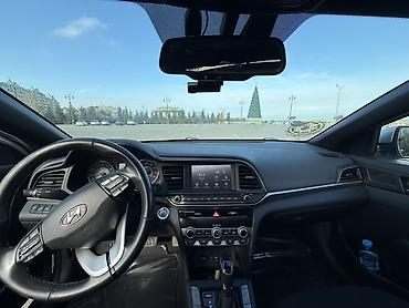 hyundai veracruz: Hyundai Elantra sedan - Korpus: gümüş rəng, aqressiv ön panjur və — 8