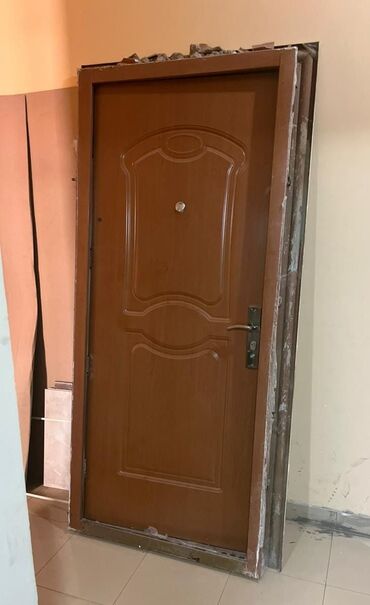 набор инструментов в баку: Seyf qapı 100₼
 Ölçü təxmin hün 205/90sm. Ünvan Nəsimi Zəhra04. ⁰⁵³³
