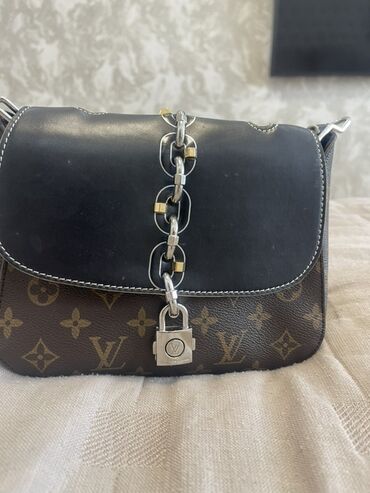 Çantalar: Çiyin çantası, Louis Vuitton, İşlənmiş