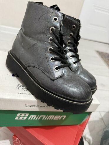 Детская обувь: Детская обувь 1 детские утепленные Кросовки. Красивые состояние — 17