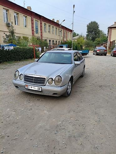 124 полик: Mercedes-Benz — интерьер седана классического поколения. Основные — 5