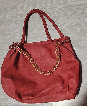 pandora narukvica cena: Crvena ženska torba sa zlatnim detaljima - Model: shopper/hobo torba — 1