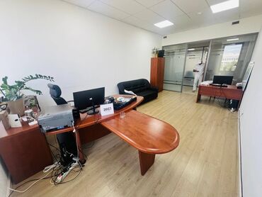 молодоя гвардия: Сдаю Офис, 70 м², В бизнес центре, 1 линия