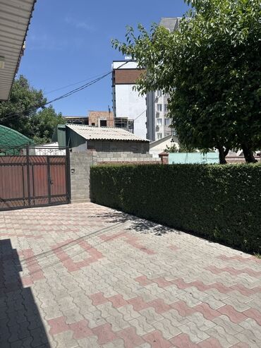 продажа домов в джалал абаде: Полдома, 9 м², 15 комнат, Собственник