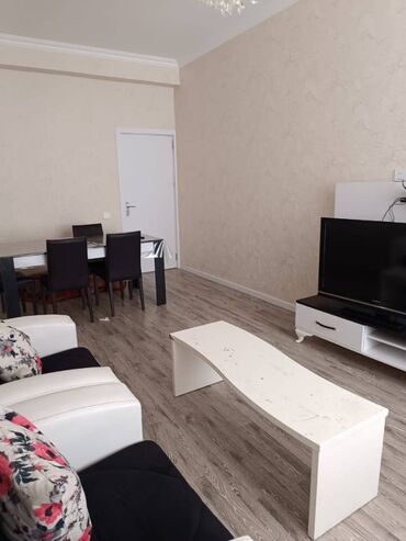 Uzunmüddətli kirayə mənzillər: Semaşkanın arxasında 20 mərtəbəli binanın 16-cı mərtəbəsində 2 otaqlı — 3