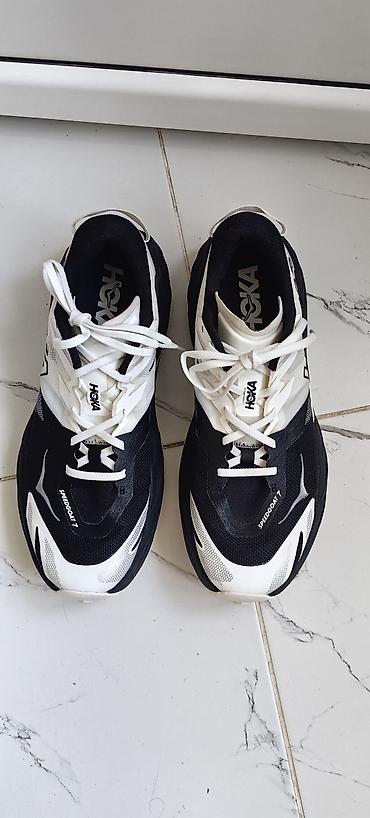 смарт часы наушники: Кроссовки HOKA Speedgoat 7 (черно-белые) - Тип: трейл‑кроссовки для — 1