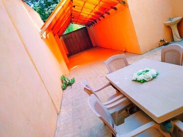 Uzunmüddətli kirayə mənzillər: Biləcəridə Kristalın yanında 3 sotun içində 200 kv sahəsi olan 6 — 10