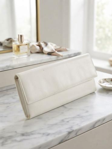 gucci kais zenski: Elegantna ženska pismo torba – boja slonovače - Minimalistički dizajn — 1