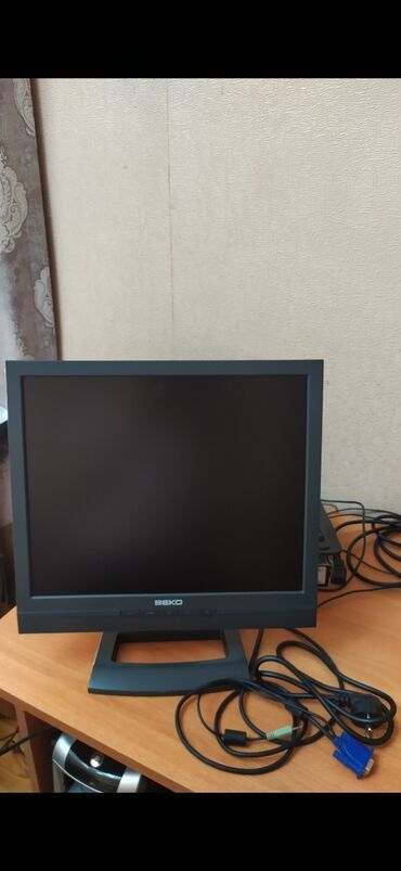 monitorlar: BEKO LCD Color Monitor Model: 700P 17-düym ekrandır.Əla işləyir, heç
