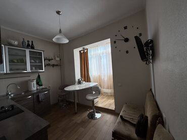 молодая гвардия московская: 2 бөлмө, 52 кв. м, 106-серия жакшыртылган, 8 кабат, Косметикалык ремонт