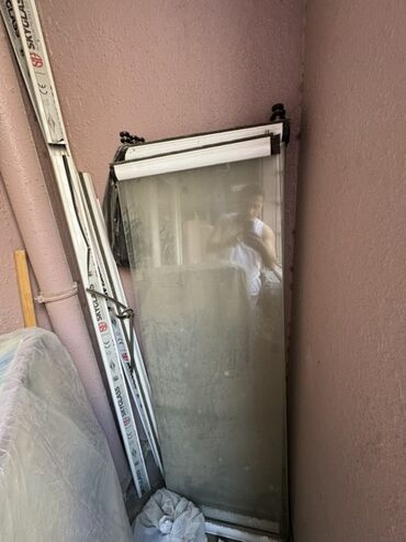 jalyuz qapılar: İstifadə olunmamış Cambalkon. Kompleksdə icazə verilmədiyinə görə