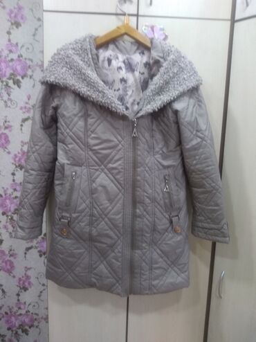 женская куртка зимняя с капюшоном: Пуховик