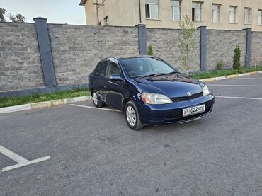 отдам в рассрочку грузовой автомобиль: Срочно продаю Toyota Platz в хорошем состоянии. Год выпуска 1999