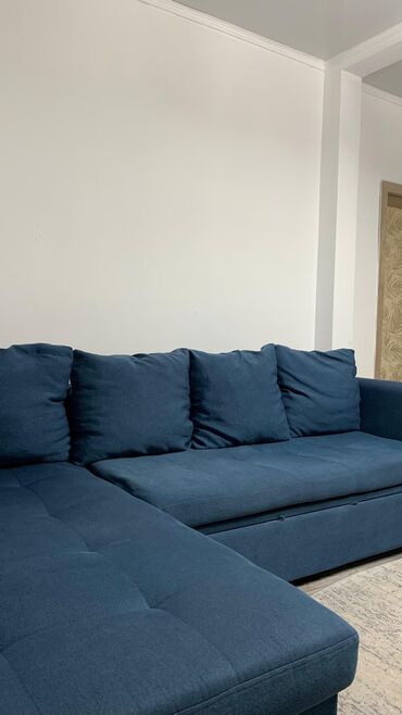 купить покрывало на диван: Угловой диван, цвет - Голубой, Б/у