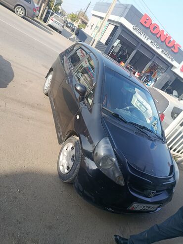 купить авто в рассрочку: Honda Jazz: 2003 г., 1.4 л, Вариатор, Бензин, Хэтчбэк