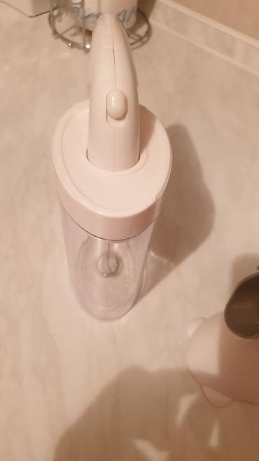 ikea lusteri i plafonjere: Mikser
Ispravan, sa dodatcima, mericom i drzacem. Radi na baterije — 2