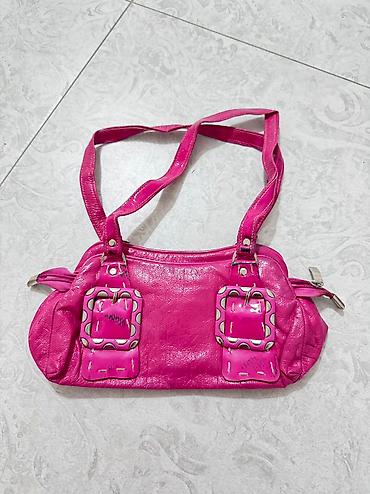 Классические сумки: Продаются кожаные сумки.
1 и 8 сумка-по 1000
Остальные по 100-200-400 — 3