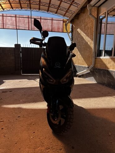 купить электромотоцикл в бишкеке: Макси-скутер 150 куб. см, Бензин, Б/у