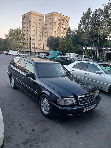 arxa şuşə: Mercedes-Benz C-Class универсал, 500 T modifikasiyası. Avtomobil qara — 2