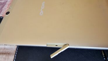 Tableti: Tablet sa futrolom i žičanom tastaturom - Android tablet dijagonale — 9