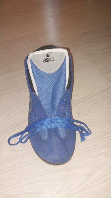 bmw 3 серия 330xd mt: Butslar Asics, Ölçü: 42, İşlənmiş