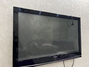 не рабочий тв: Телевизор Samsung, диагональ около 40–42" (широкоформатный). Плоская