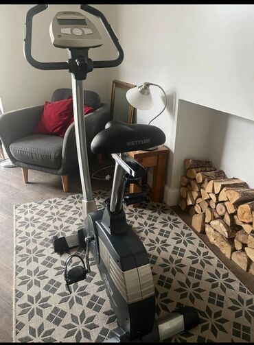 Əlcəklər: Kettler markalı velotrenajor evdə məşq üçün əlverişlidir. Bu