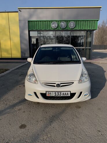 авто российскими номерами: Honda Fit: 2006 г., 1.3 л, Автомат, Бензин, Хэтчбэк