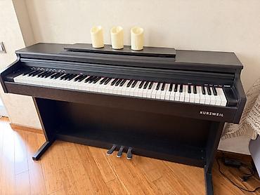 Kurzweil AM800 rəqəmsal pianino - 88 tam ölçülü, çəkili klaviatura –