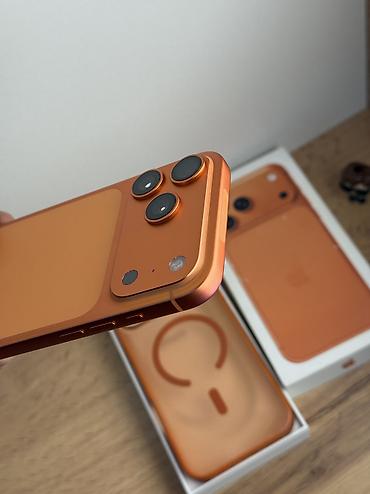 macbook air m1 16: IPhone 17 Pro Max, Б/у, 512 ГБ, Оранжевый, Зарядное устройство, Защитное стекло, Чехол, 93 % — 8