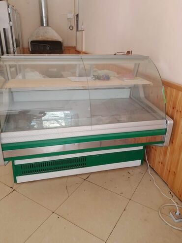 продажа готового бизнеса в баку: Şüşəli ön panelə və yuxarı hissədə əyri şüşə qapağa malik yaşıl rəngli