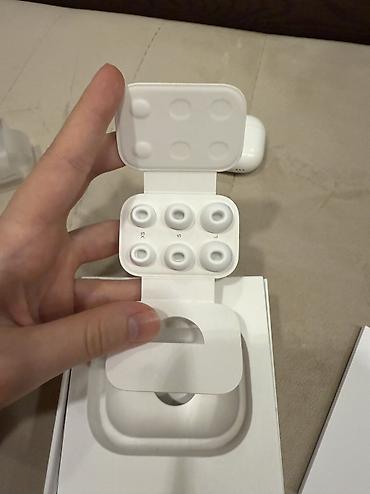 чехлы на аирподс 2: Б/у Беспроводные (Bluetooth) Наушники, Apple, цвет - Белый — 2