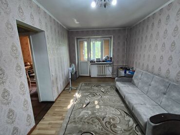 срочно продаётся 1 комнатная квартира в районе ошского рынка: 1 бөлмө, 29 кв. м, 2 кабат, Косметикалык ремонт