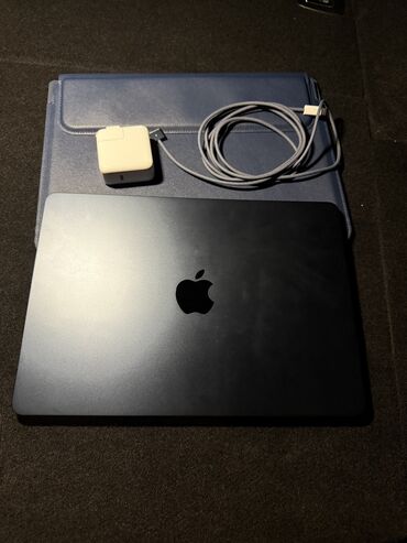 Apple MacBook: İşlənmiş Apple MacBook, 13.5 ", Apple M3, 256 GB