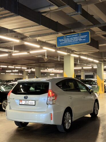 Toyota: Toyota Prius: 2013 г., 1.8 л, Вариатор, Гибрид, Минивэн — 5