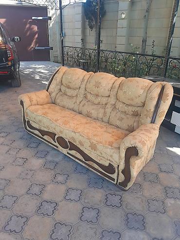 Divanlar: Klassik üslubda 4 nəfərlik divan - Rəng və naxış: Açıq bej rəngdə — 1